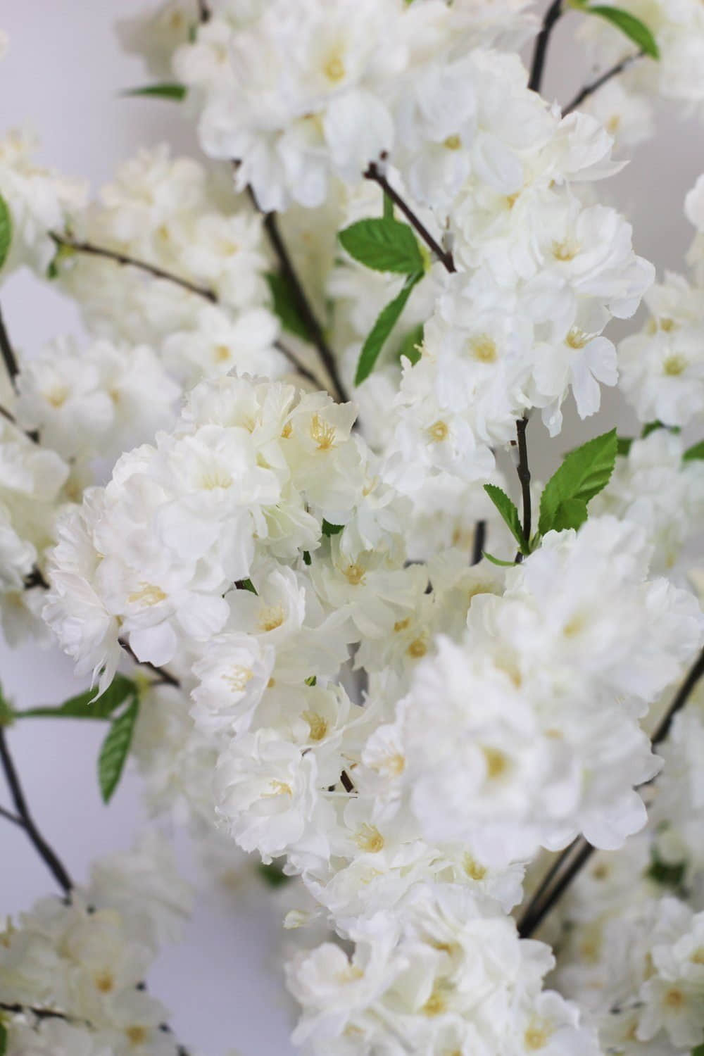 Dekoration Arnusa Arnusa Kirschblütenbaum Kunstpflanze 120 cm - Weiße Sakura mit 190 Blüten, naturgetreuer Kunstbaum im Topf für Wohnzimmer & Büro
