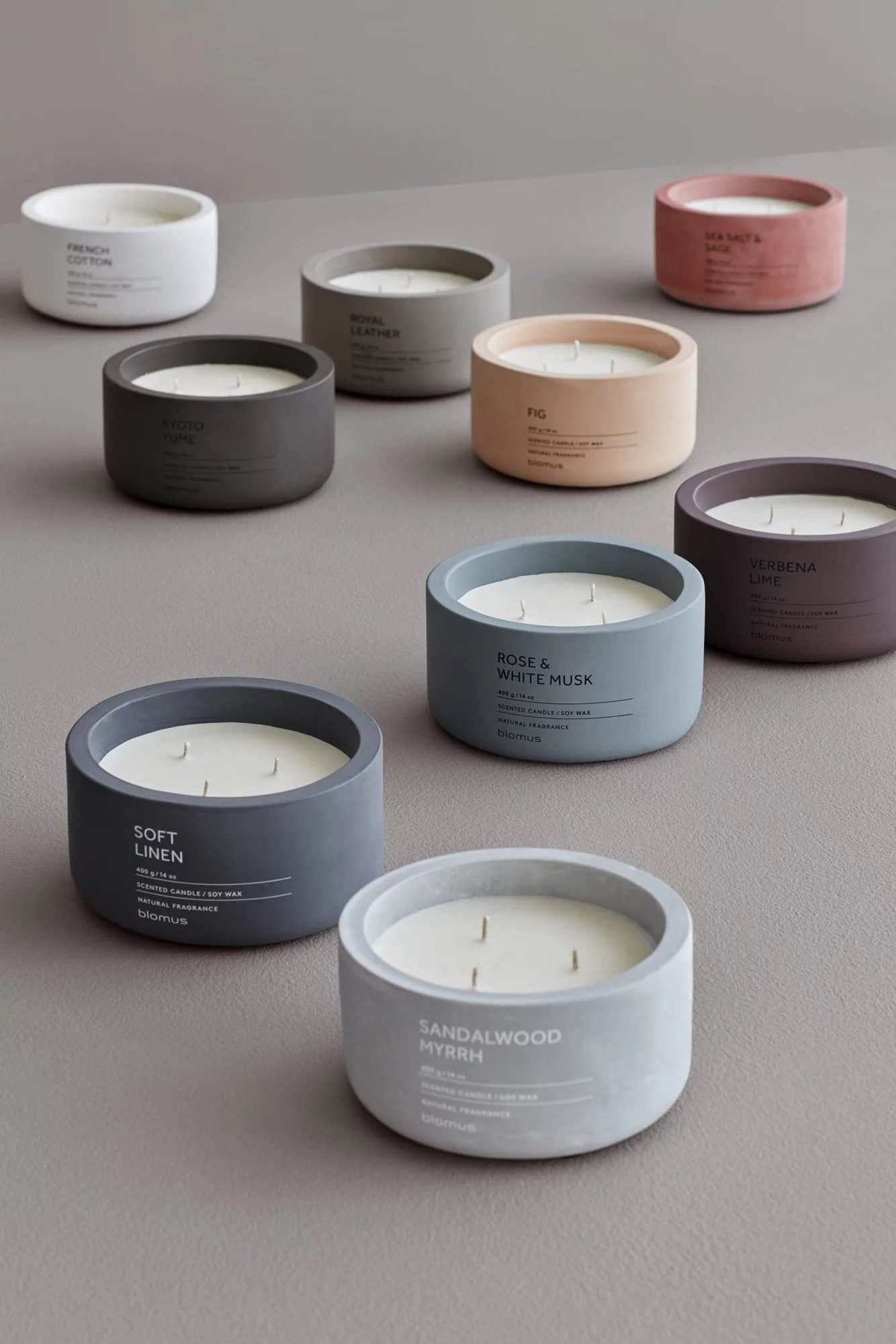Blomus FRAGA Concrete Scented Candle - Natural Soy Wax, 8cm/9cm/13cm - Long Burn Time, Phthalate-Free - Soft Linen/Sandalwood Myrrh Fragrance - Premium Home Fragrance Solution Lily White Dekoration blomus