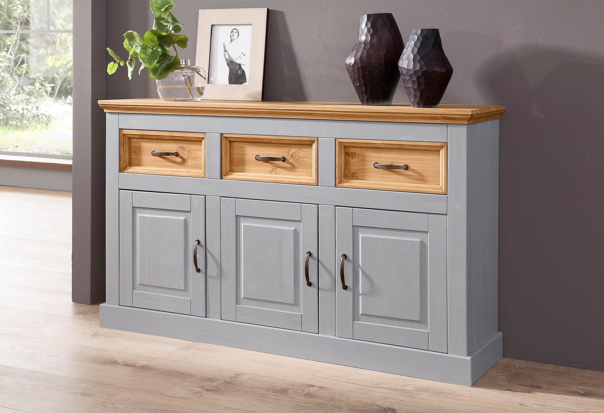 Home affaire Sideboard »Selma« – Massivholz-Kommode aus Kiefer (145 cm Breite) im rustikalen Landhausdesign mit Schubladen & Türen grau/gebeizt Kommoden & Sideboards Home affaire