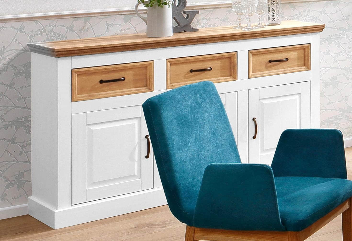 Kommoden & Sideboards Home affaire Home affaire Sideboard »Selma« – Massivholz-Kommode aus Kiefer (145 cm Breite) im rustikalen Landhausdesign mit Schubladen & Türen weiß/gebei