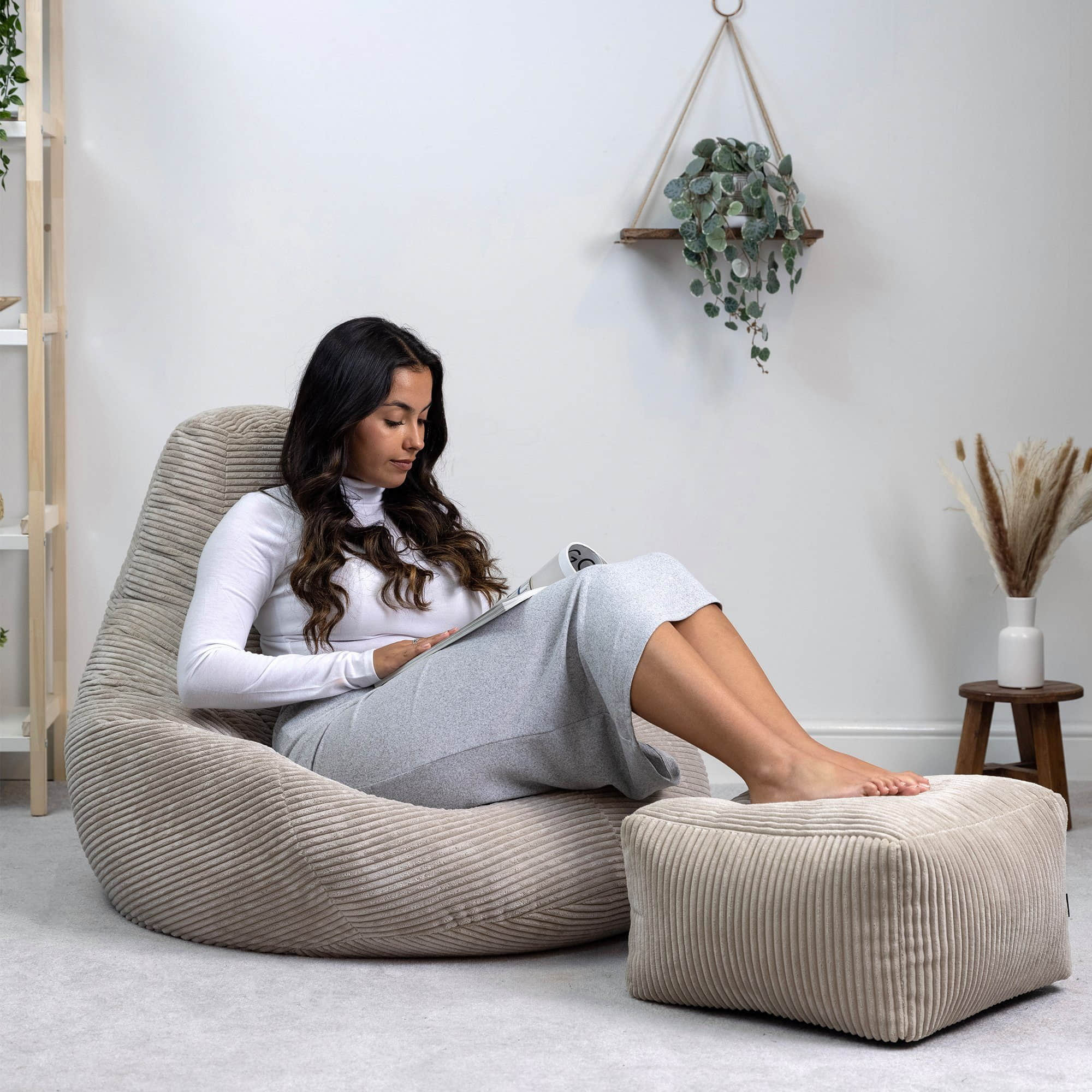 Sessel icon Icon Sitzsack 'Dalton' aus Cord mit Hocker & Liegefunktion | Made in Germany | Für Erwachsene & Kinder | Hochwertige Füllung | Flauschiger Stoff | Bequemer Sessel beige