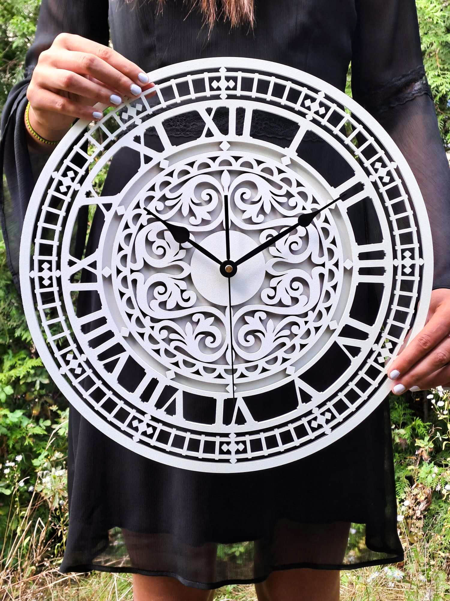 Dekoration ORNAMENTI ORNAMENTI Vintage Wanduhr 40 cm aus Holz | Weiß-Schwarz Design | Lautloses Uhrwerk | Handgefertigte Dekoruhr für Wohnzimmer & Schlafzimmer 1 weiss