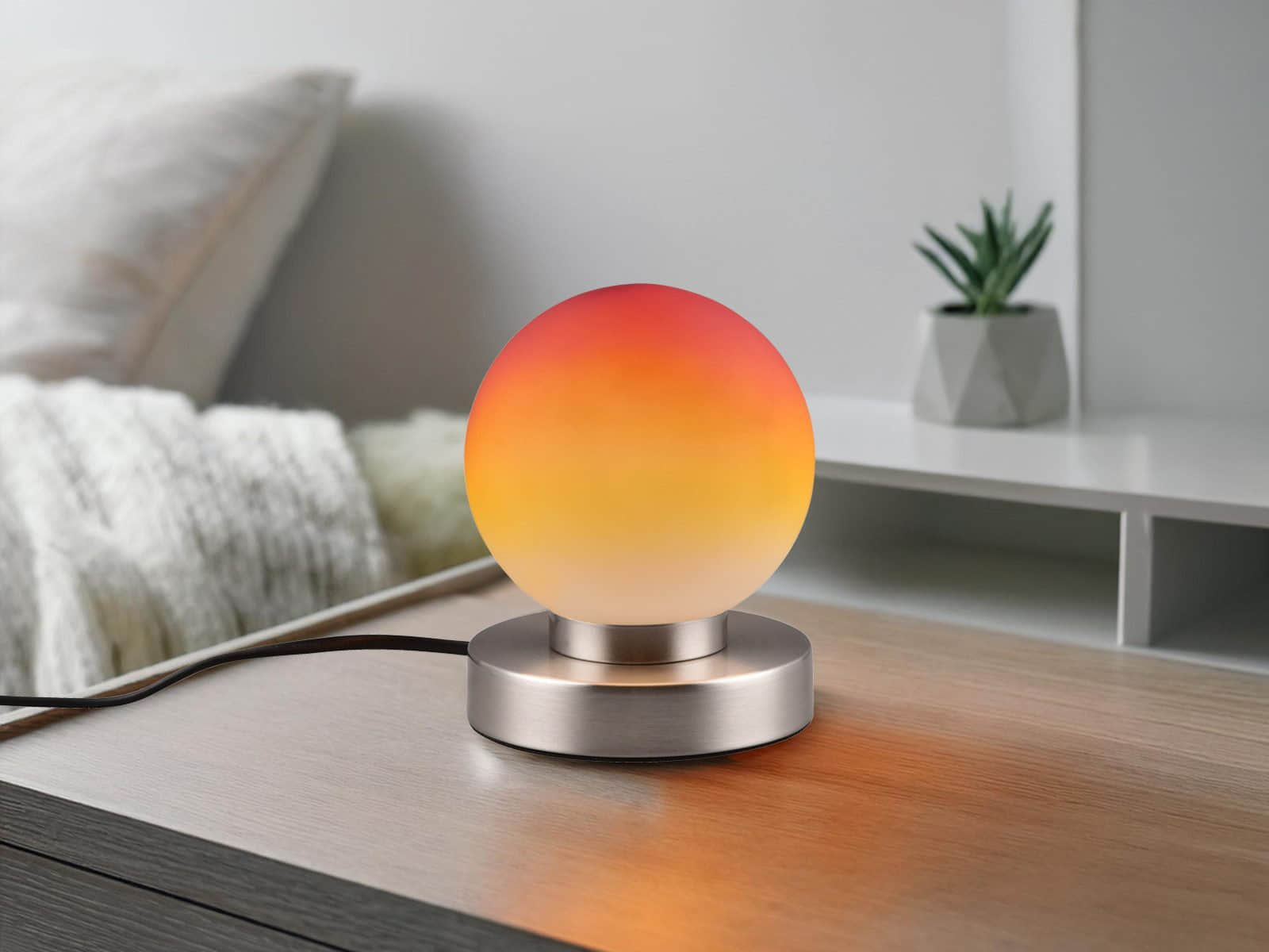 Reality Leuchten LED Nachttischlampe dimmbar - Elegante Bauhaus-Tischleuchte mit Touch-Funktion & weißer Glas-Kugel (Ø12cm), silberner Sockel, warmweißes Licht Silber Ora Reality Leuchten Lampen