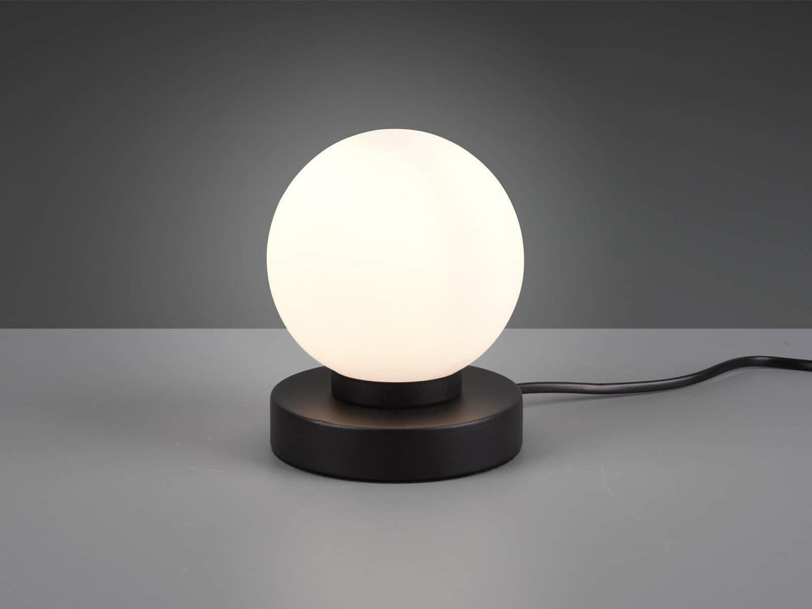 Reality Leuchten LED Nachttischlampe dimmbar - Elegante Bauhaus-Tischleuchte mit Touch-Funktion & weißer Glas-Kugel (Ø12cm), silberner Sockel, warmweißes Licht Schwarz We Lampen Reality Leuchten