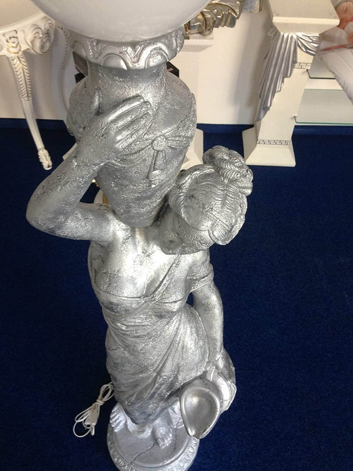 Schatzkiste1 Schatzkiste1 Griechische Antik-Stehlampe | 170 cm Handbemalte Frauenfigur Barockstil | Kunstharz-Dekofigur mit E27-Fassung Silber Dekoration