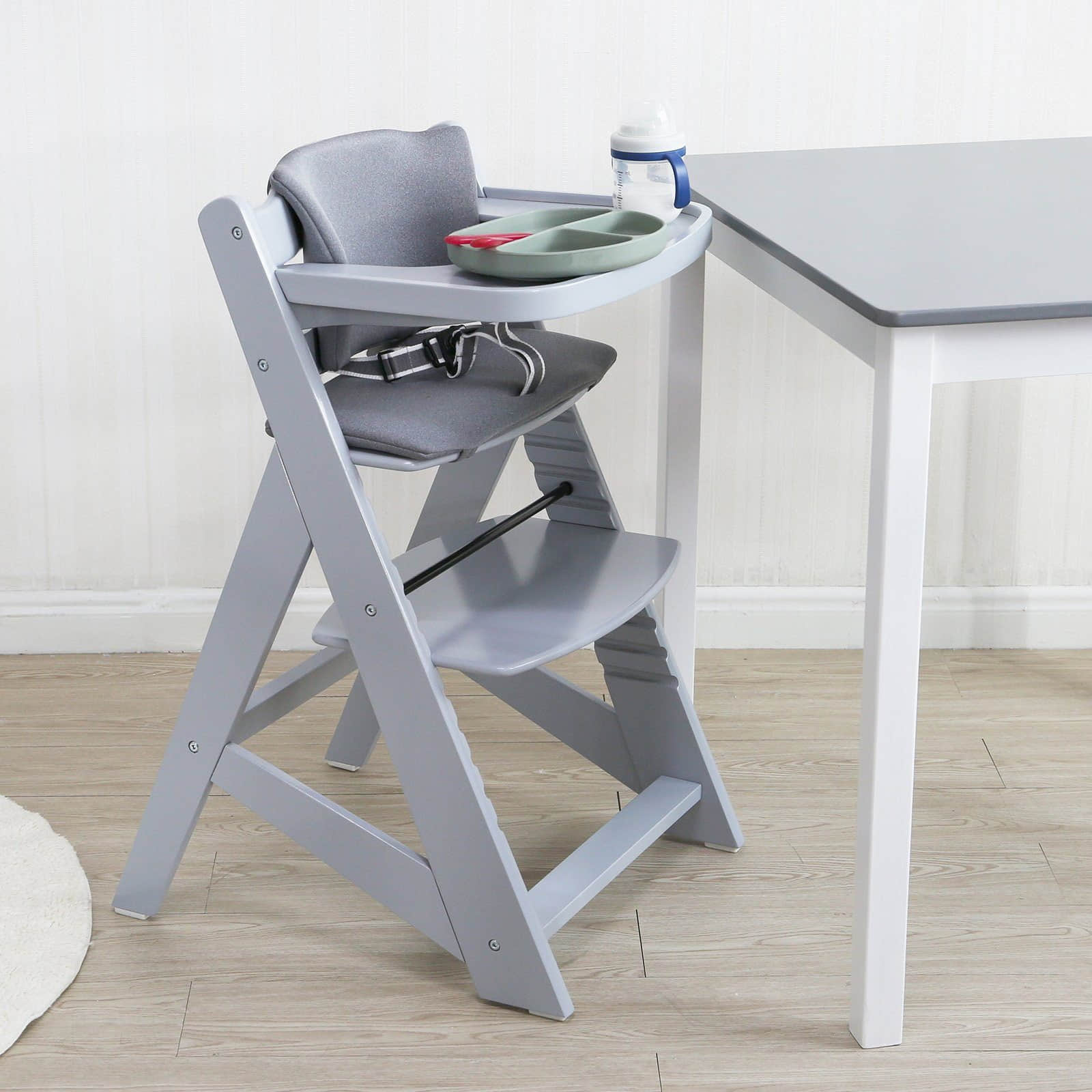 TIGGO TIGGO Treppenhochstuhl: Mitwachsender Baby- & Kinderhochstuhl aus Massivholz mit XL-Essplatte, Sicherheitsgurt & verstellbarer Höhe (Grau) - Ideal 6 Monate bis 10 Jahre Grau Kinderzimmer