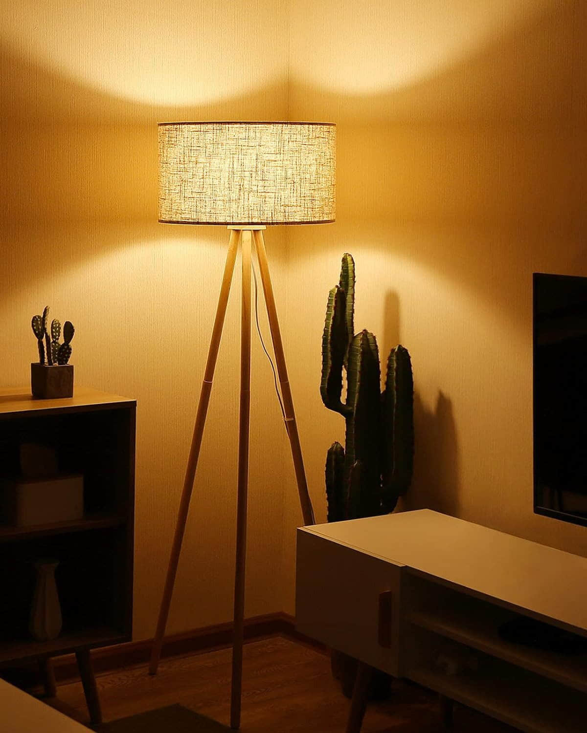Tomons LED Stehlampe aus Holz im Skandinavischen Stil | Dimmbare 8W Stehleuchte für Wohnzimmer & Schlafzimmer | 148 cm Höhe | Modernes Design Leinen Lampen Tomons