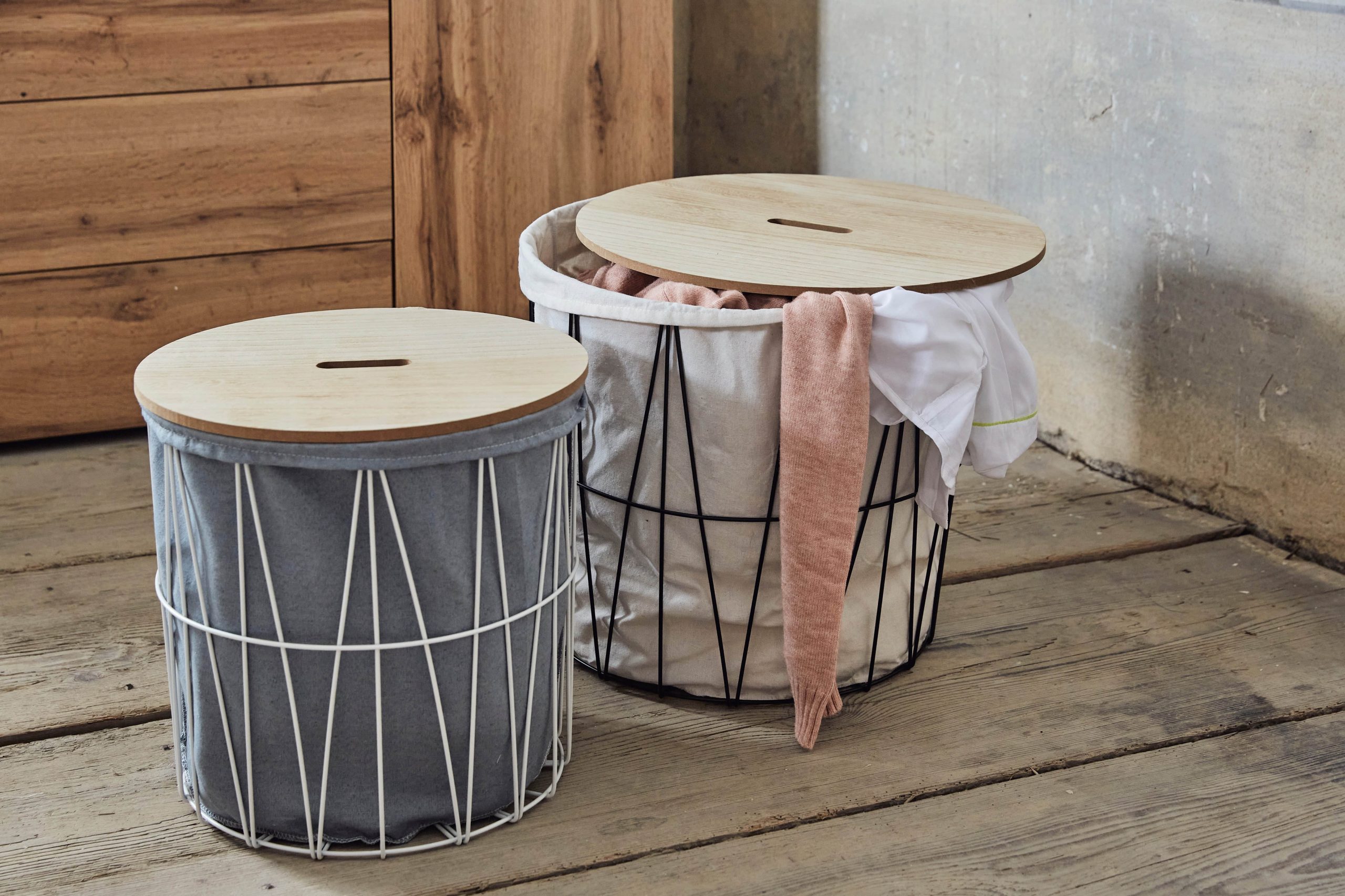Aufbewahrung andas andas Wäschekorb »Vaxholm« Set (3 Stück) aus Metall, Holz & Stoff mit Deckel & Wäschesack - Ø 36/41/46 cm - Stylischer Wäschesammler & Aufbewahrungskorb