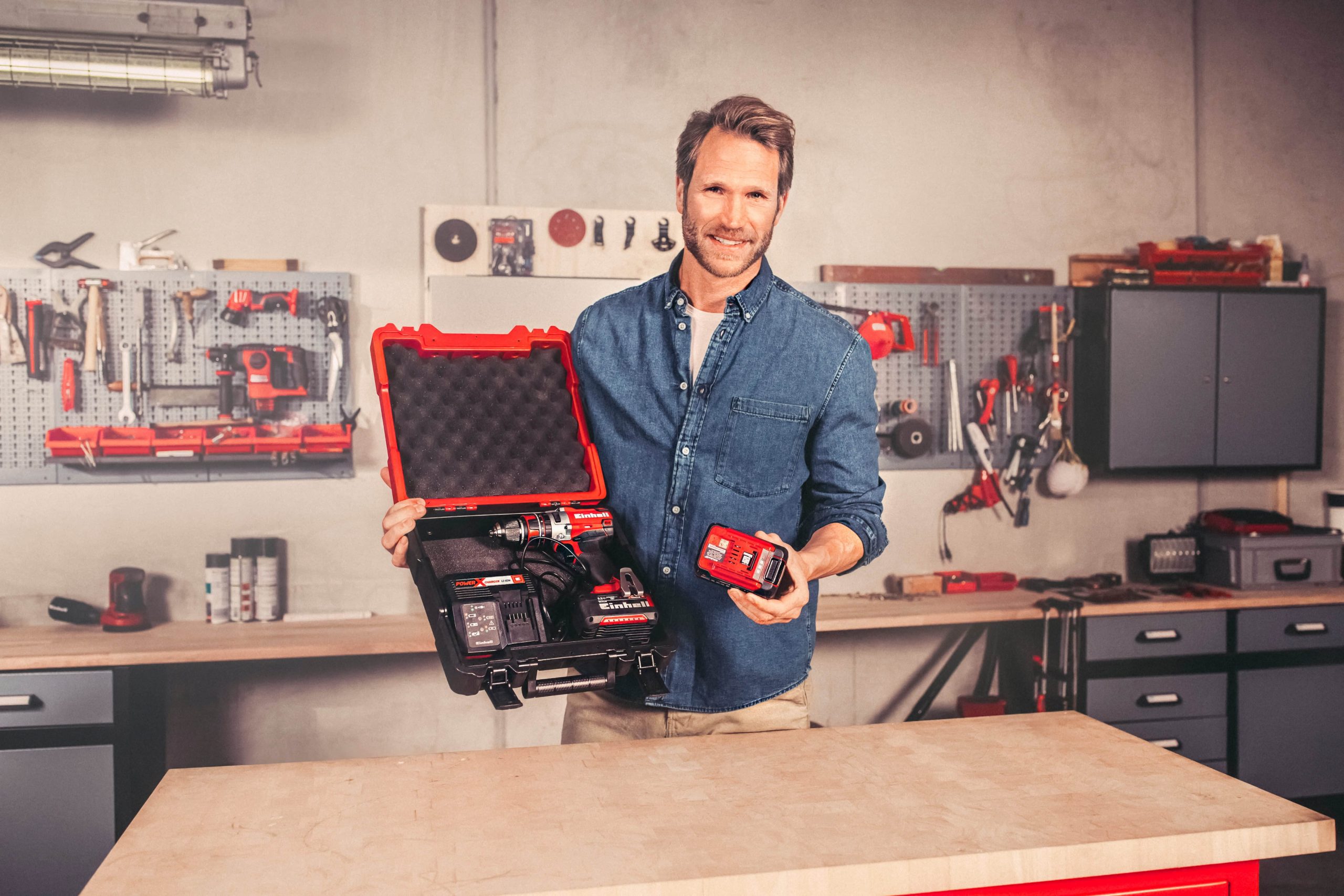 Einhell E-Box S35/33 Werkzeugkoffer | Robuste 12kg Transportbox mit Schaumstoffeinsatz | Spritzwassergeschützt | Ideal für Profi-Werkzeuge Werkzeug & Maschinen Einhell