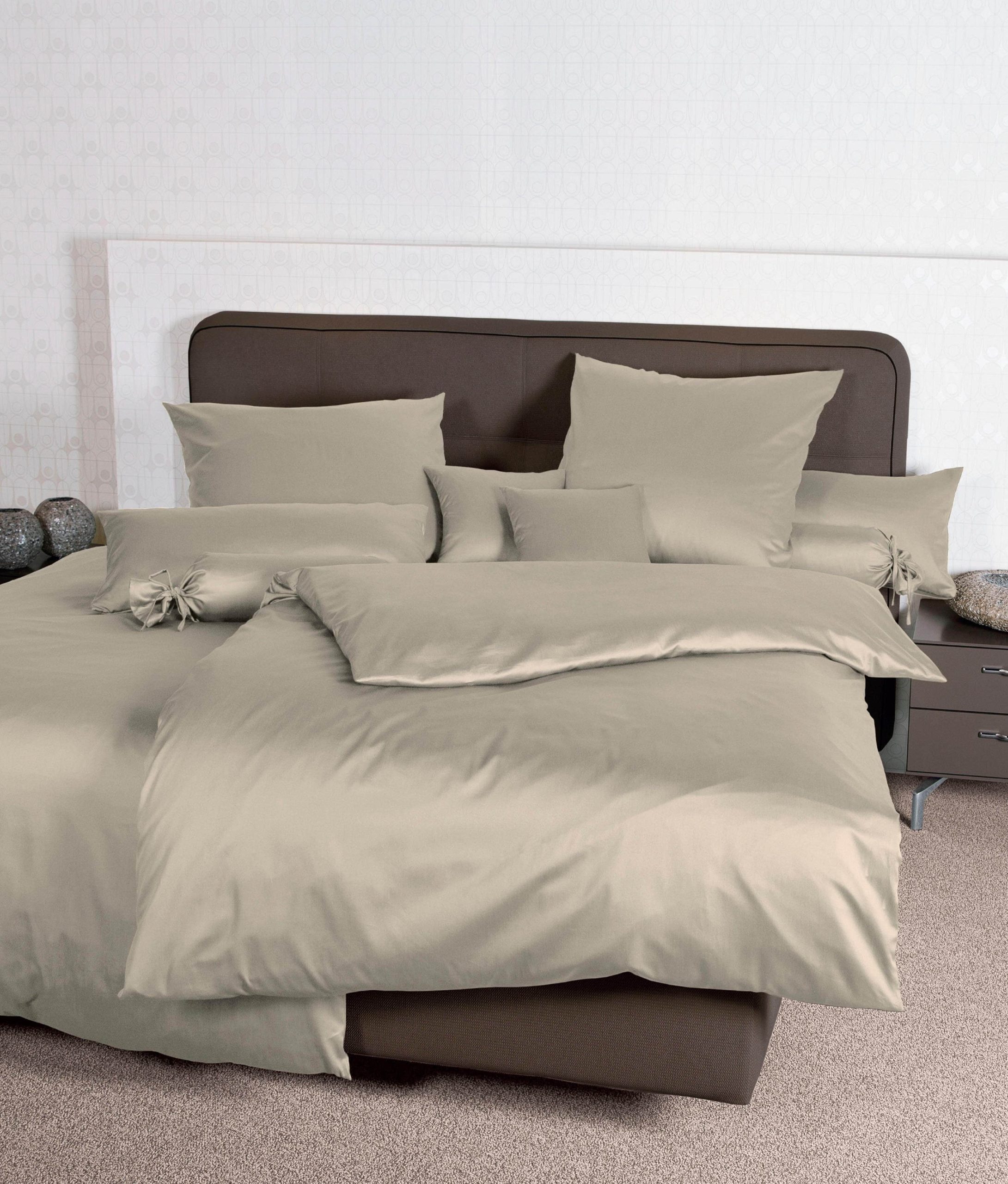 Janine Janine Mako-Satin Kissenbezug Colors | 100% Baumwolle | Seidig glatt | Mit Reißverschluss | Verschiedene Größen & Farben | Atmungsaktiv & hautfreundlich cappuccino Kissen