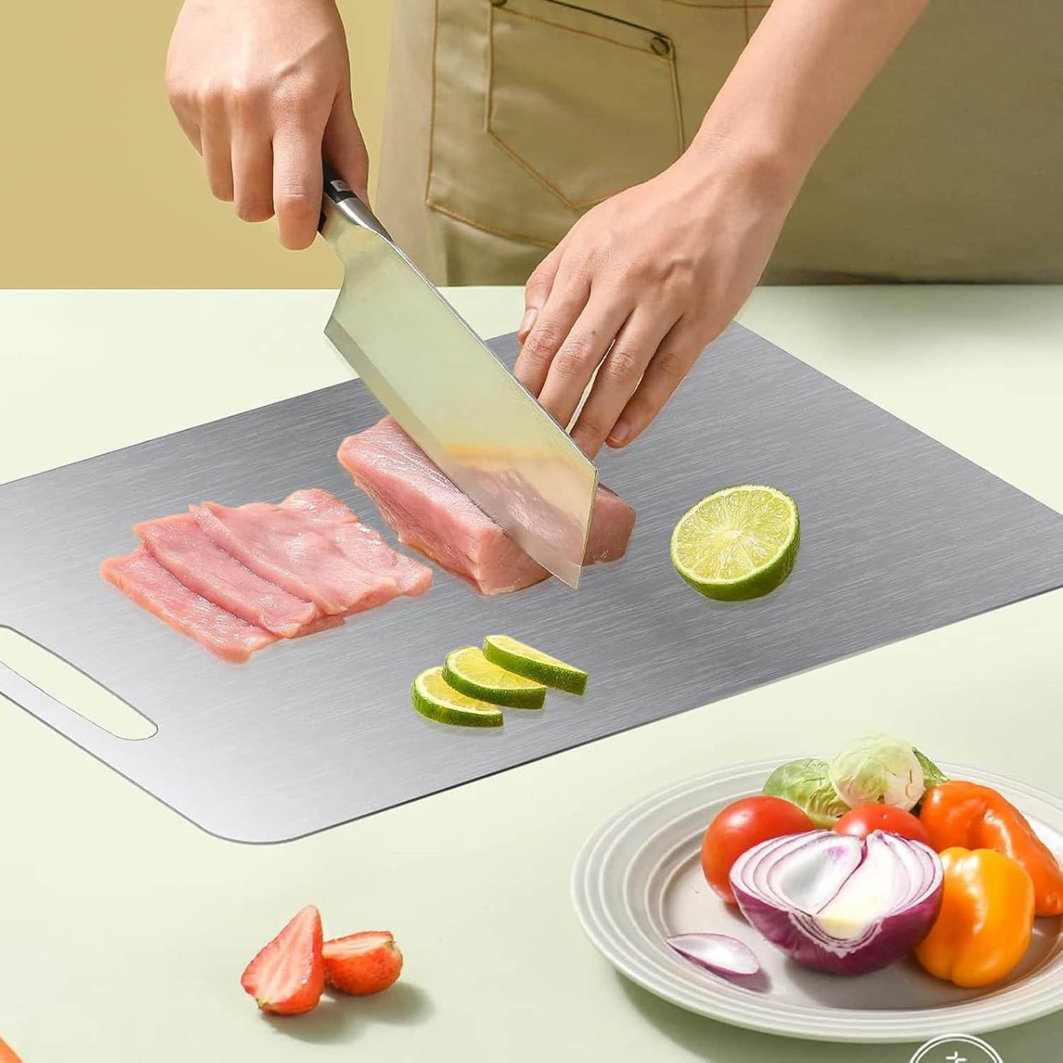 MODFU MODFU Titan Schneidebrett Edelstahl | Doppelseitiges Küchenbrett 34x23 cm | Profi-Schneidbrett mit Griff | BPA-frei, kratzfest & spülmaschinenfest | Ideal für Fleisch, Gemüse & mehr Koch- & Backzubehör