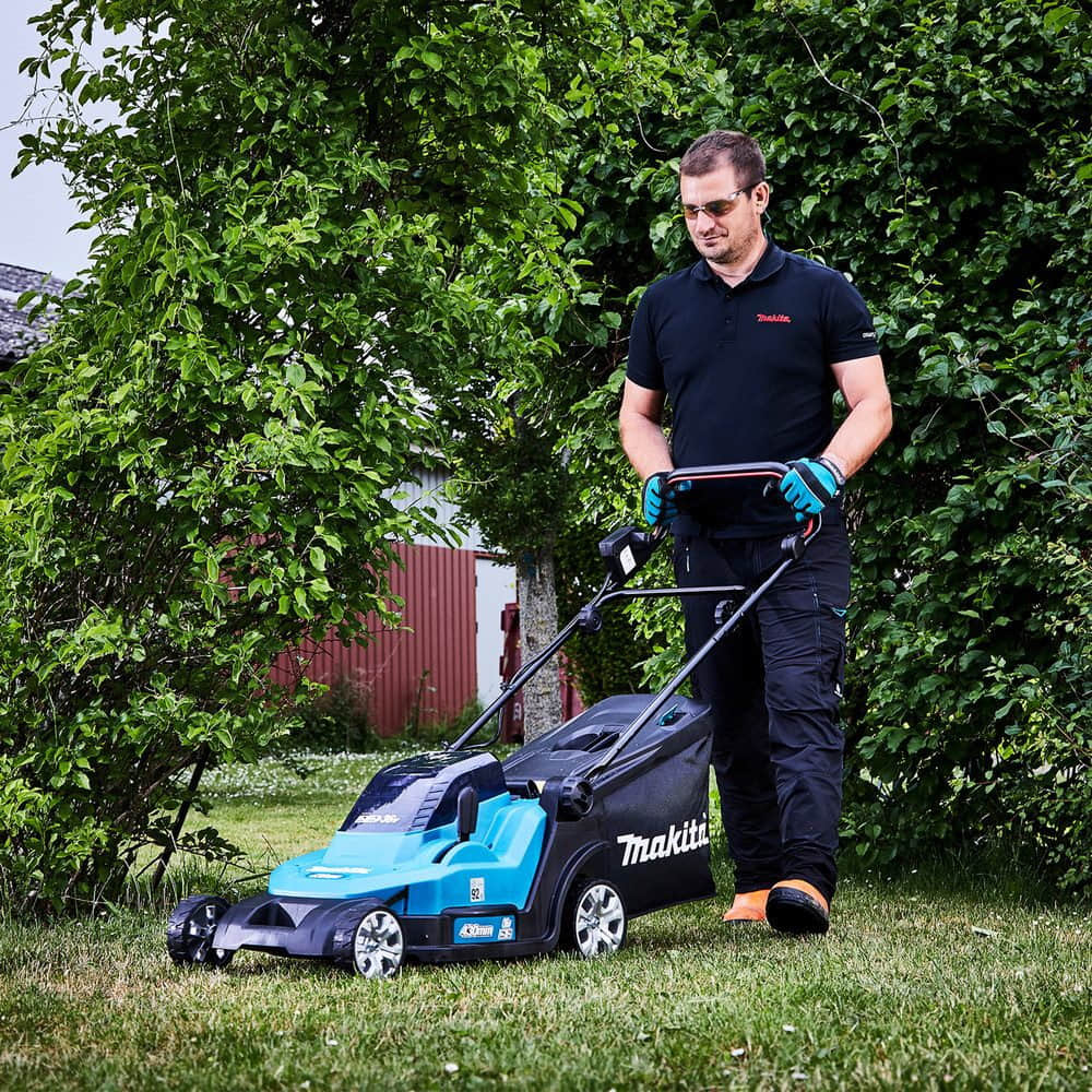 Makita DLM432Z 43cm Cordless Lawn Mower | 2x18V LXT System | 40L Grass Collector | Adjustable Cutting Height | Quiet Operation Makita Garten & Balkon