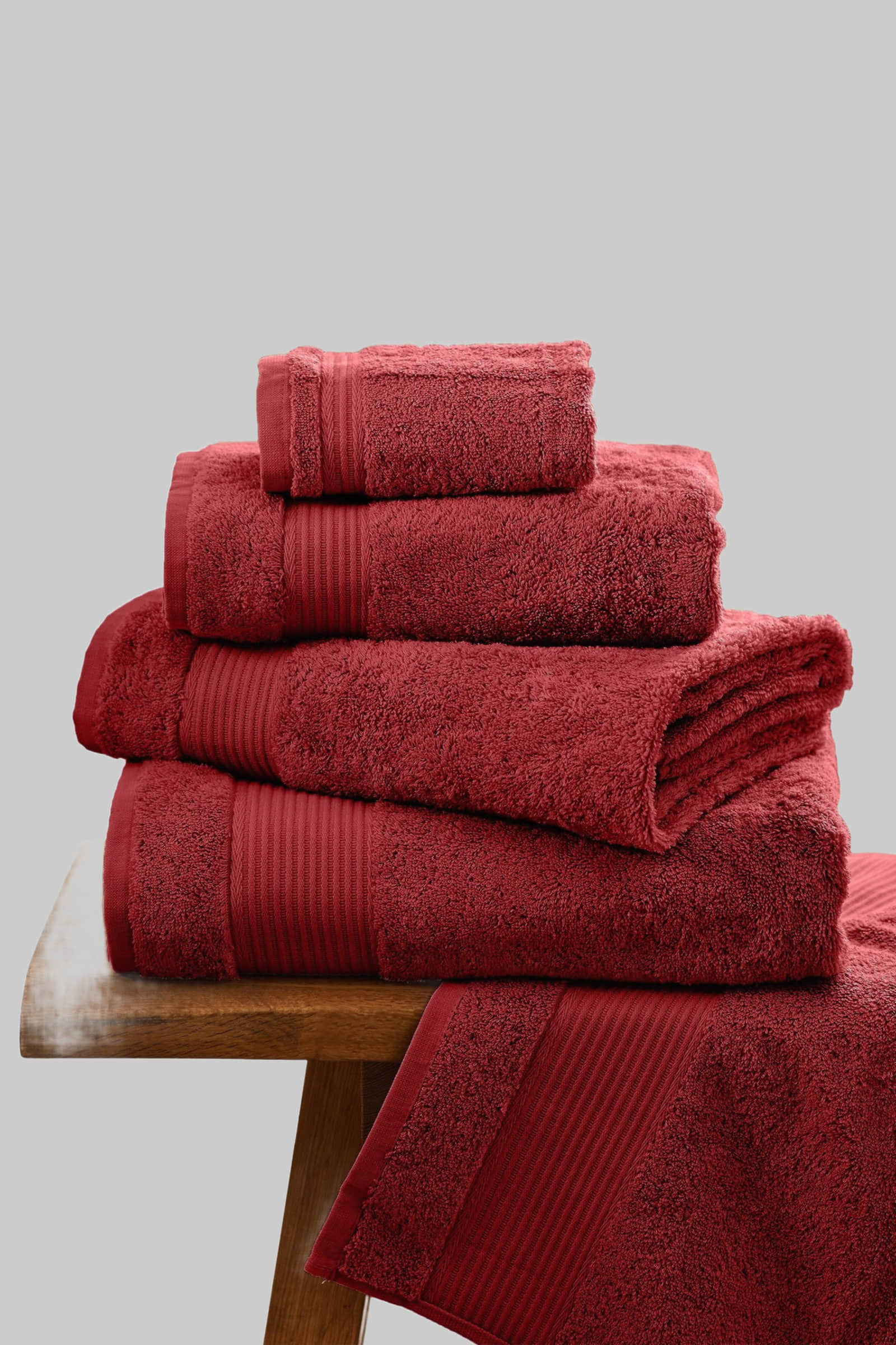 Next Handtücher Next Premium Egyptian Cotton Bath Towel - 600 GSM Ultra Soft Handtuch (1-Piece) | Luxury Spa Quality | OEKO-TEX Certified Red Berry