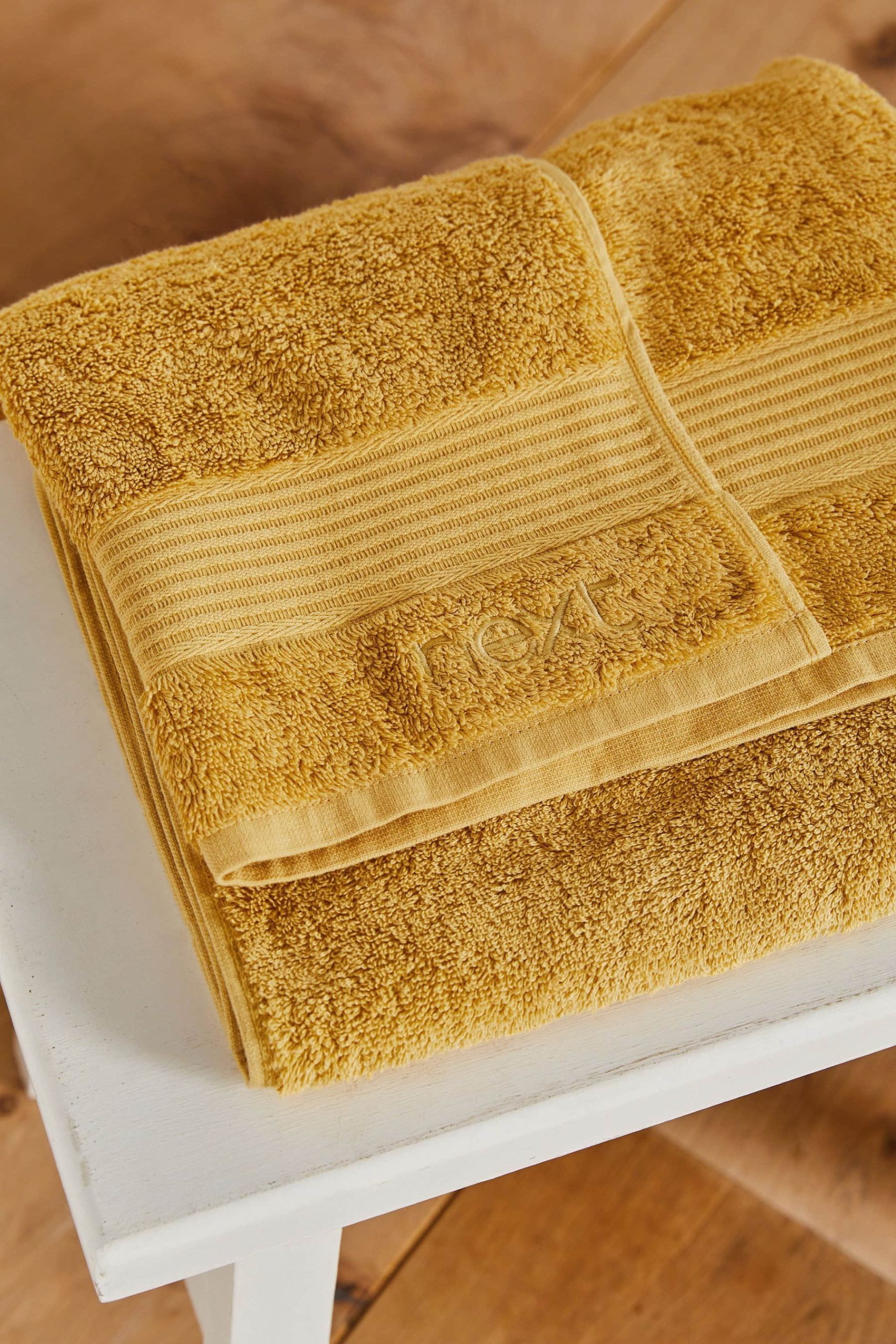 Next Handtücher Next Premium Egyptian Cotton Bath Towel - 600 GSM Ultra Soft Handtuch (1-Piece) | Luxury Spa Quality | OEKO-TEX Certified Yellow Ochre