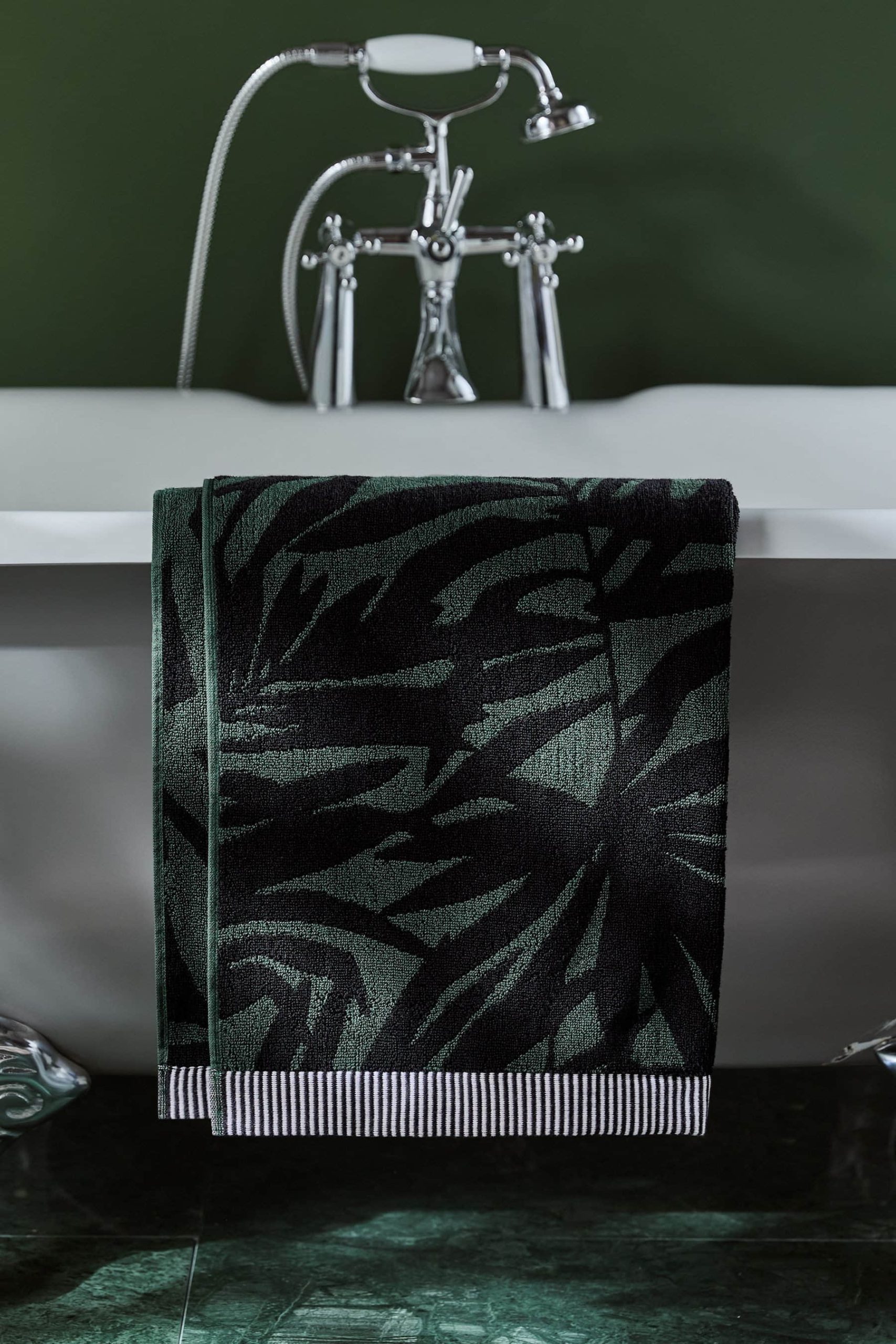 Handtücher Next Next Premium Egyptian Cotton Bath Towel - 600 GSM Ultra Soft Handtuch (1-Piece) | Luxury Spa Quality | OEKO-TEX Certified Green Leaf