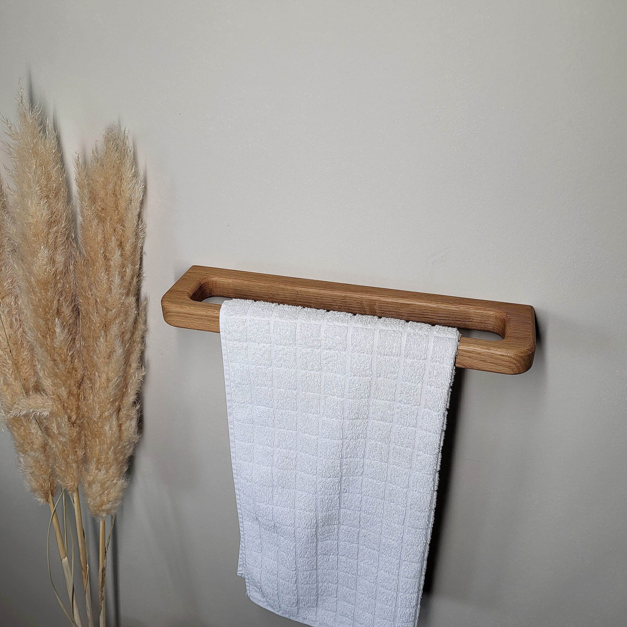 ScandiHooks Handtuchhalter aus massivem Eichenholz - Skandinavisches Design Made in Germany (40 cm, natürliche Maserung) ScandiHooks Bad & Sanitär