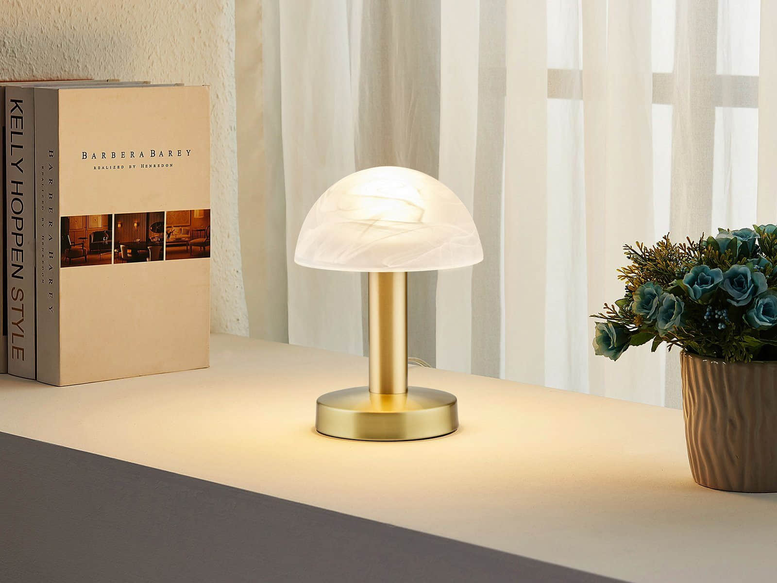 TRIO Leuchten Lampen TRIO LED Nachttischlampe Bauhaus-Design | Touch-Dimmfunktion | Wechselbare Warmweiß-LED | 21cm Metallfuß | Pilzform für Schlafzimmer & Wohnzimmer Messing matt