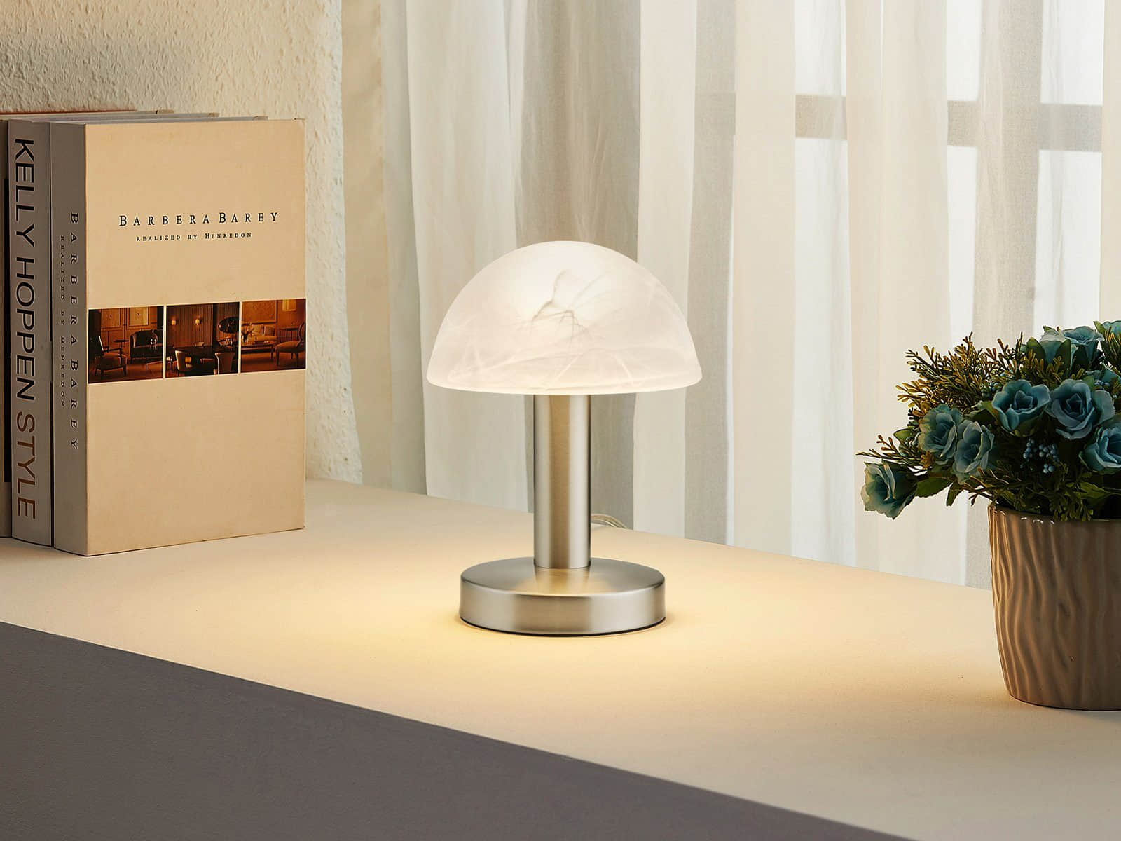 TRIO LED Nachttischlampe Bauhaus-Design | Touch-Dimmfunktion | Wechselbare Warmweiß-LED | 21cm Metallfuß | Pilzform für Schlafzimmer & Wohnzimmer Silber matt Lampen TRIO Leuchten