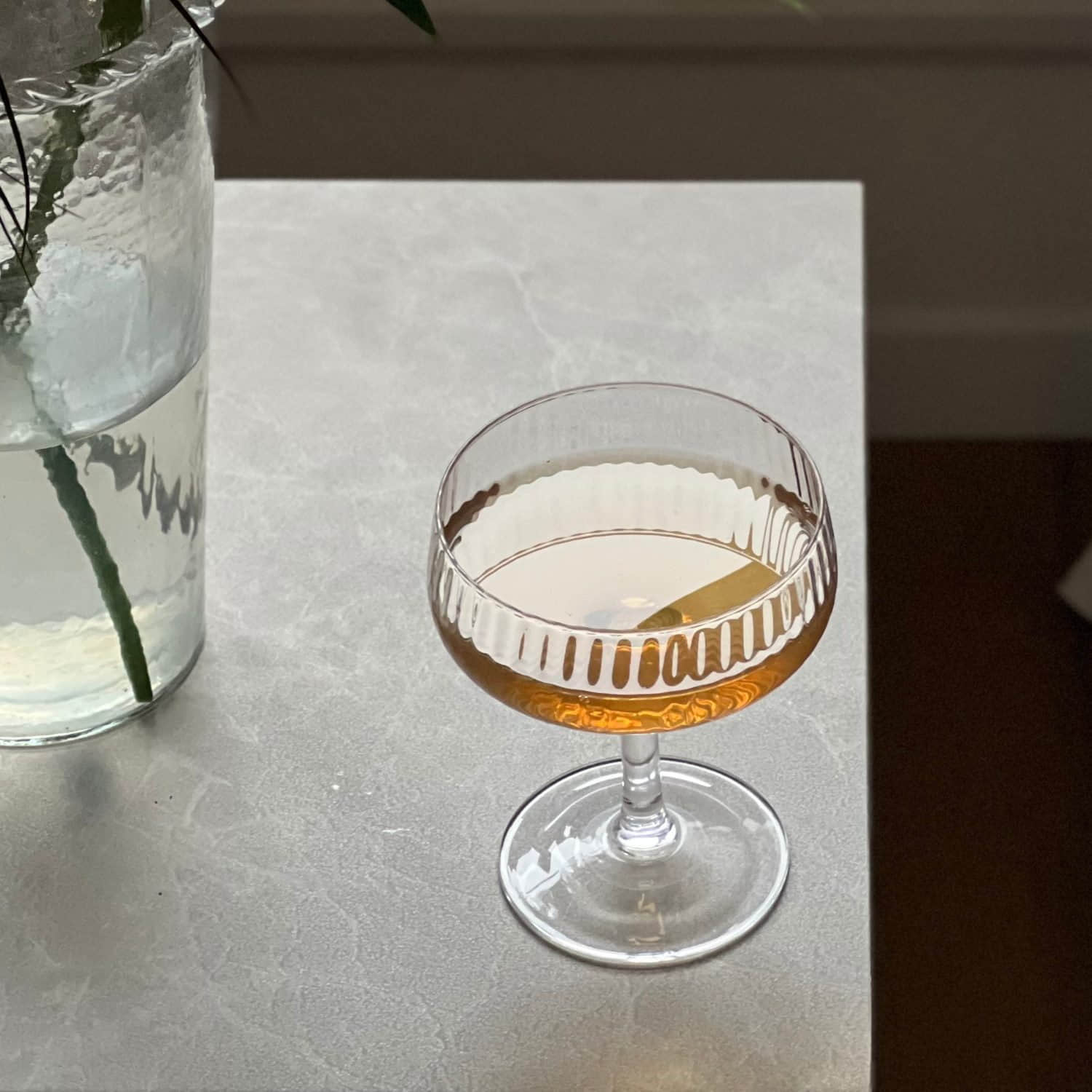 Zoha Riffle Champagne Glas - Elegantes Margarita & Cocktailglas (255ml) aus hochwertigem Borosilikatglas - Spülmaschinengeeignet mit kunstvollem Rillendesign Geschirr & Tischaccessoires Zoha